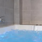 Le Lovely Cosy Jacuzzi Centre-ville Wifi 公寓