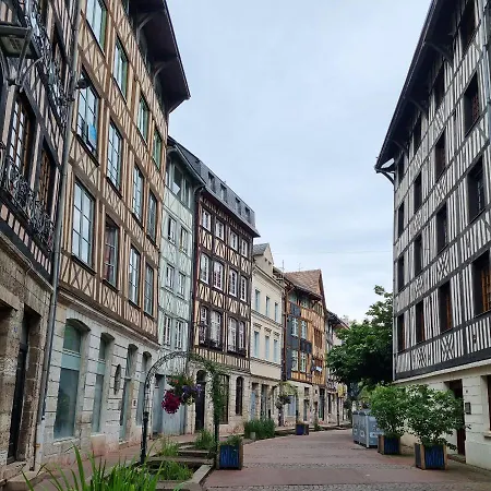 Apartament Le Lovely Cosy Jacuzzi Centre-ville Wifi Rouen