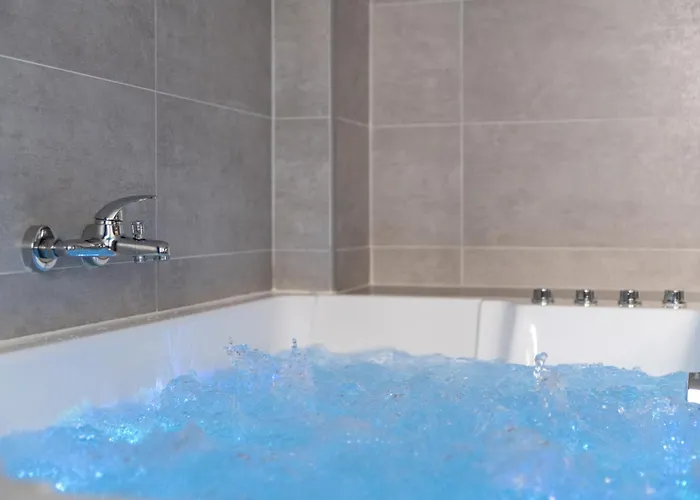 Le Lovely Cosy Jacuzzi Centre-ville Wifi Apartment